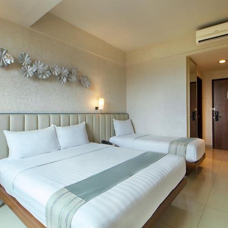 Solaris Hotel Malang Exterior foto